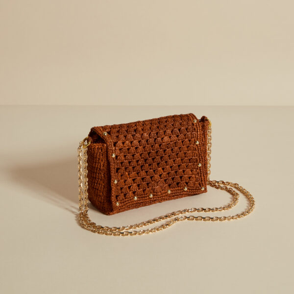 raffia bag in nutmeg with gold studs